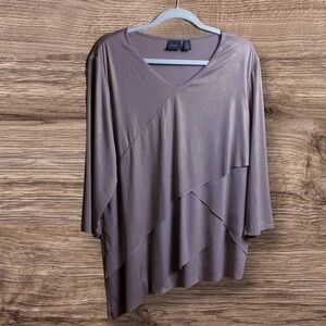 NWOT Chico Travelers 3 gold  V-neck asymmetrical ruffle blouse. Stretch L